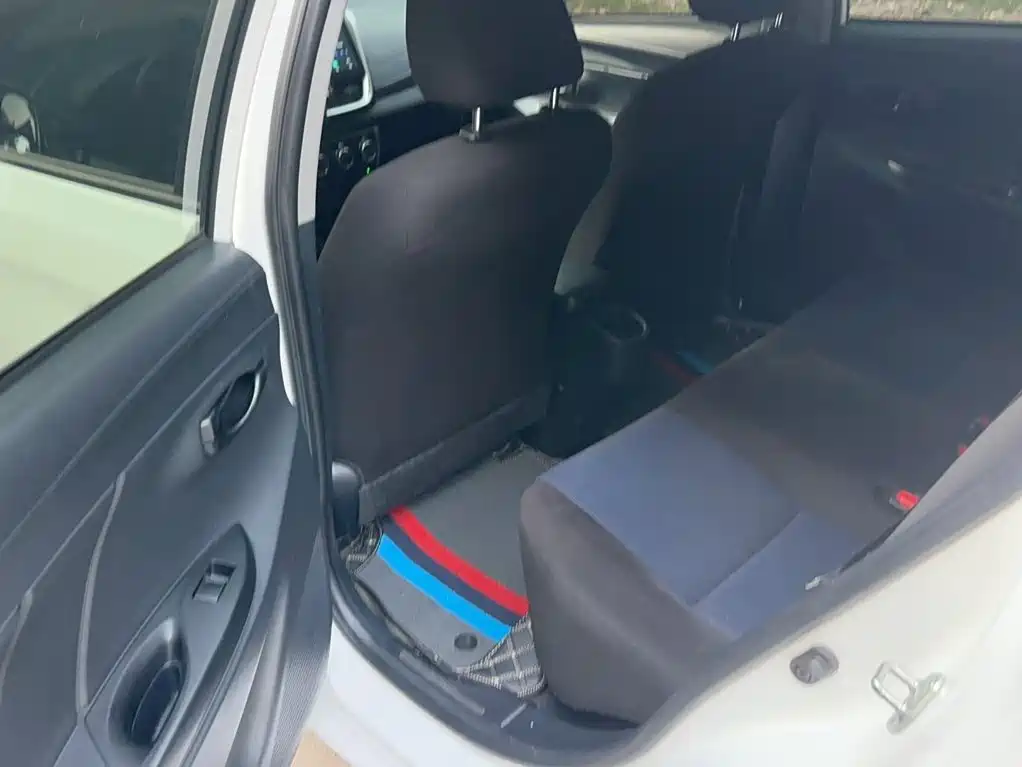Toyota Yaris L 2016 — фото 19