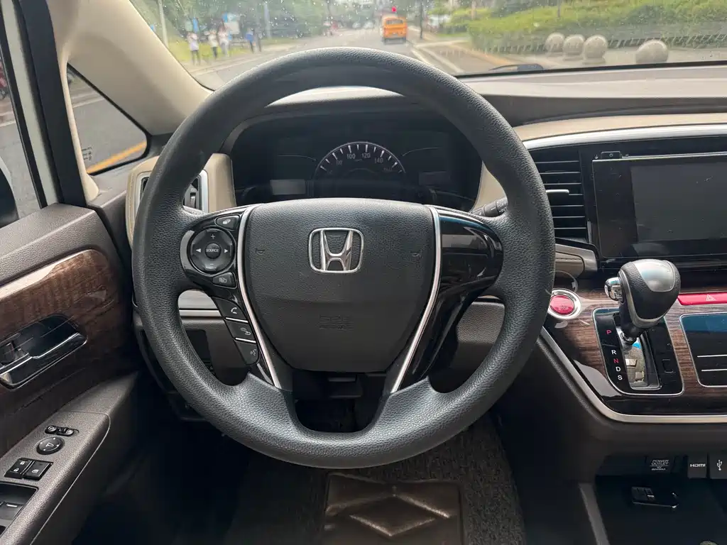 Honda Odyssey 2018 — фото 9