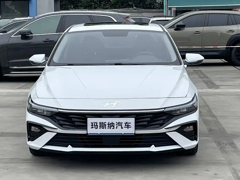 Hyundai Elantra 2023 — фото 2