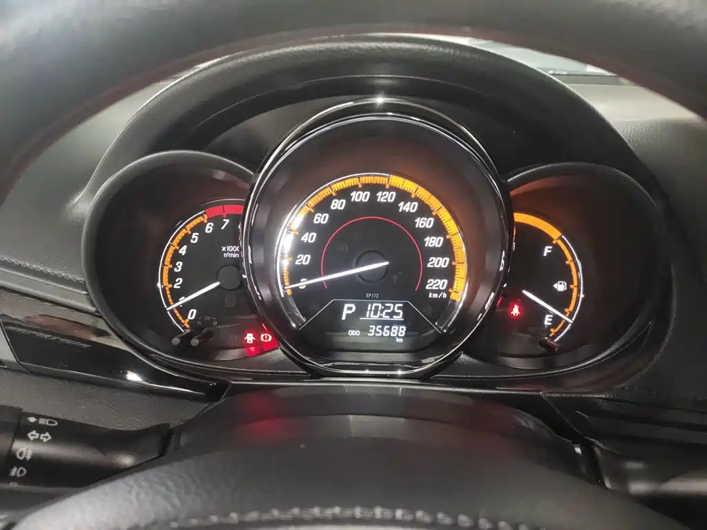 Toyota Yaris L 2022 — фото 12