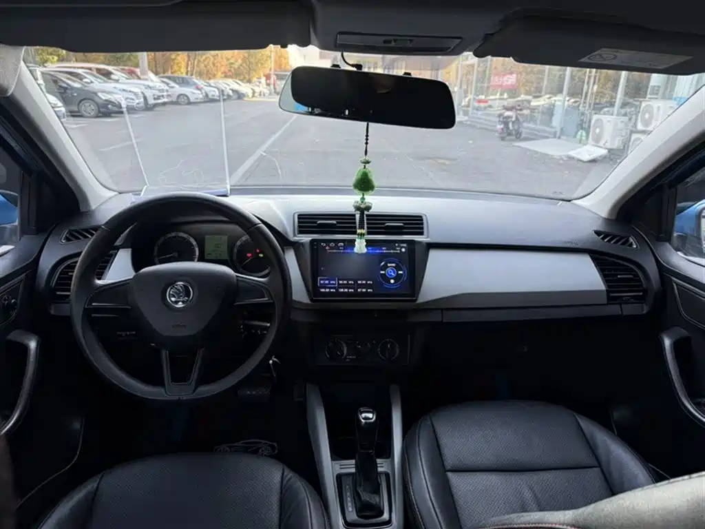Skoda Fabia 2018 — фото 12