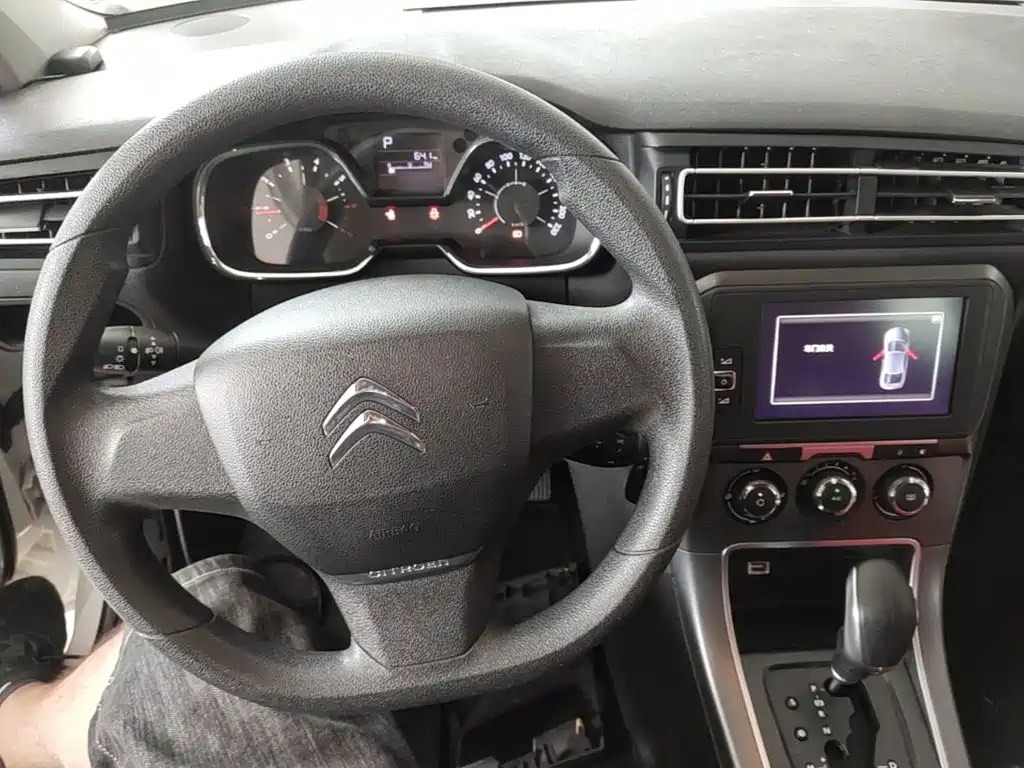 Citroen C4 2017 — фото 10