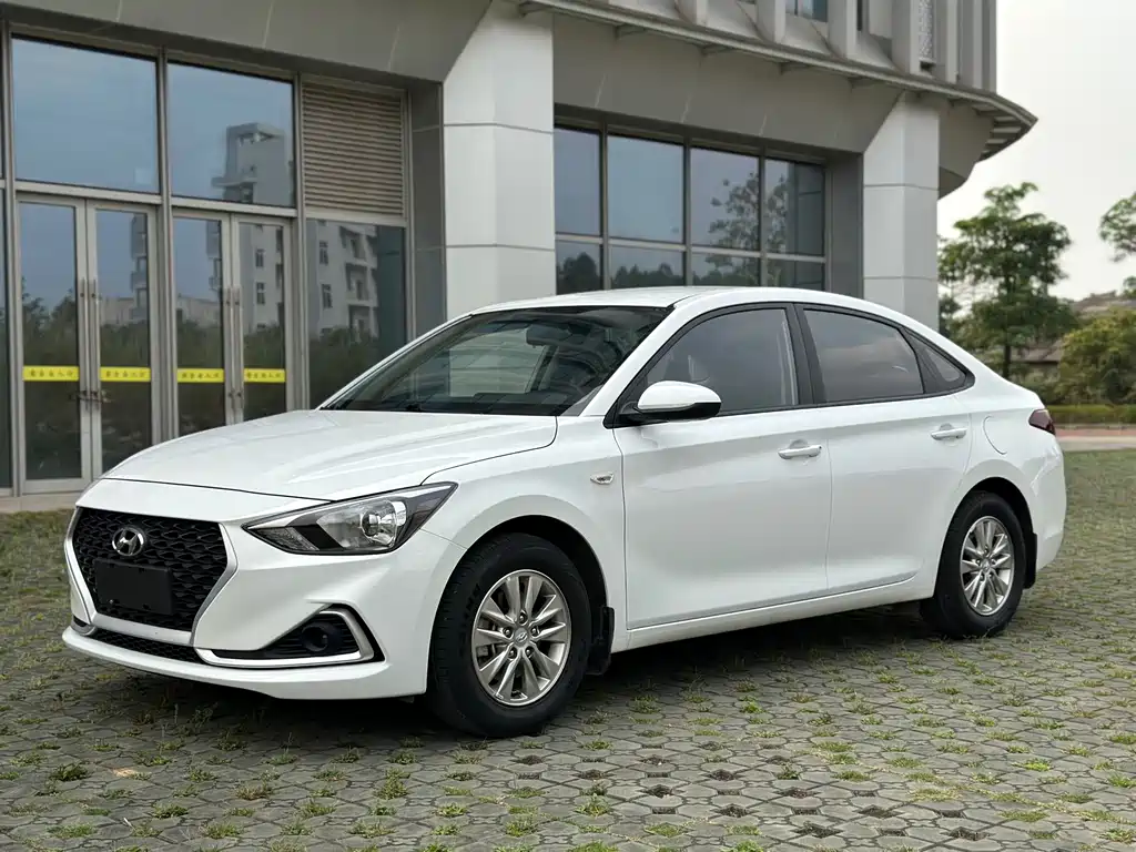 Hyundai Elantra 2019 — фото 1
