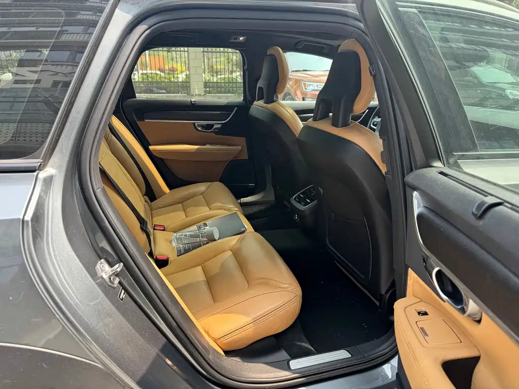 Volvo V90 2017 — фото 16