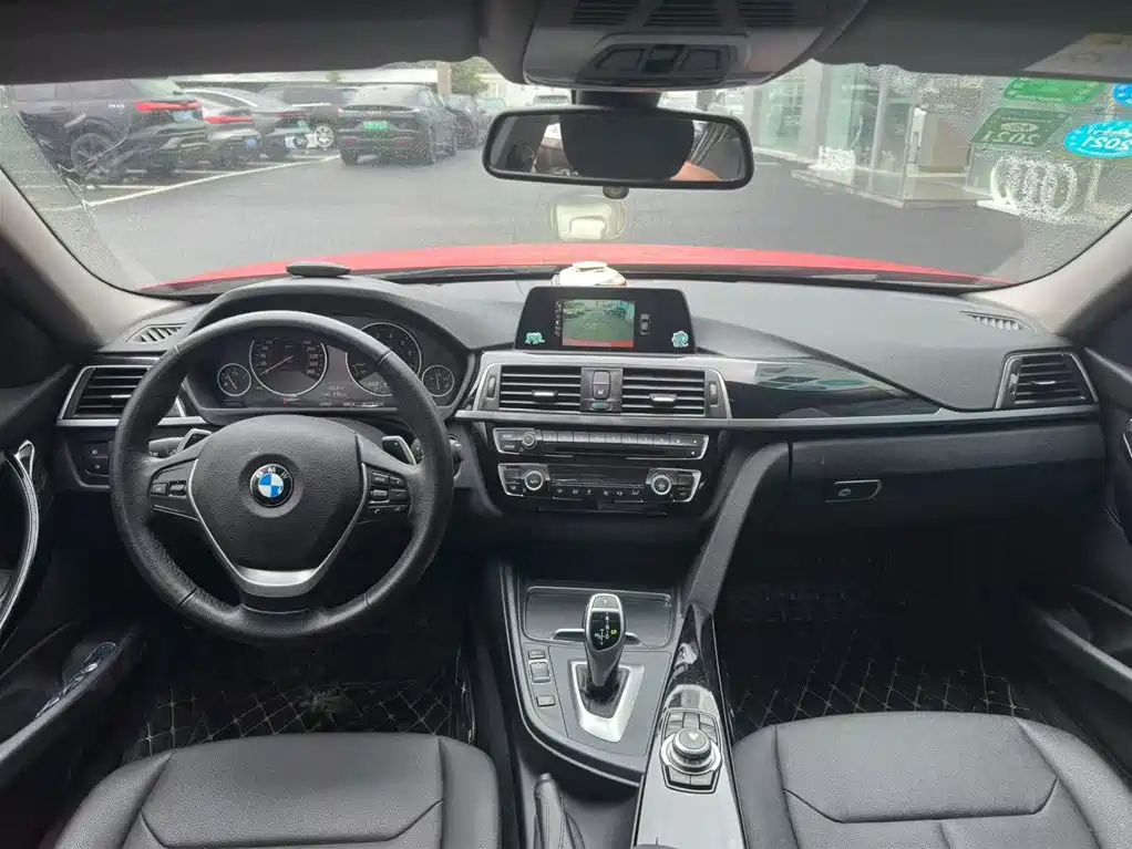 BMW 3 Series 2017 — фото 11