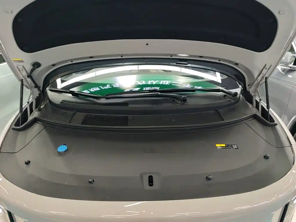 Li Auto i8 2025 — фото 20