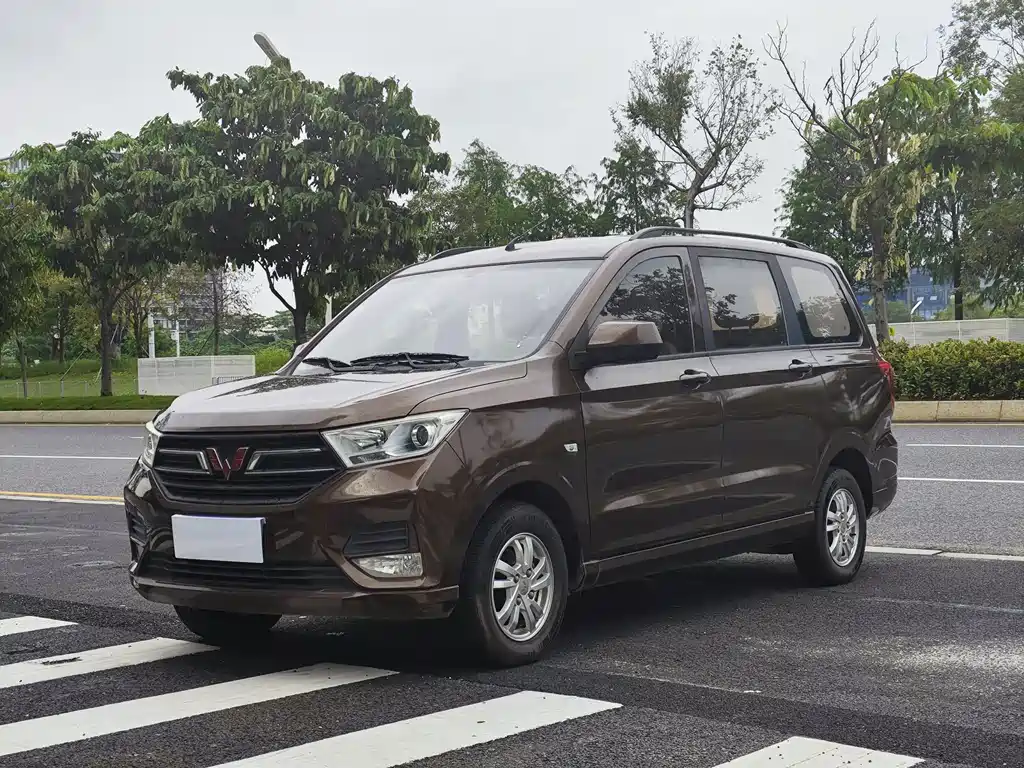 Wuling Hongguang 2019 — фото 1