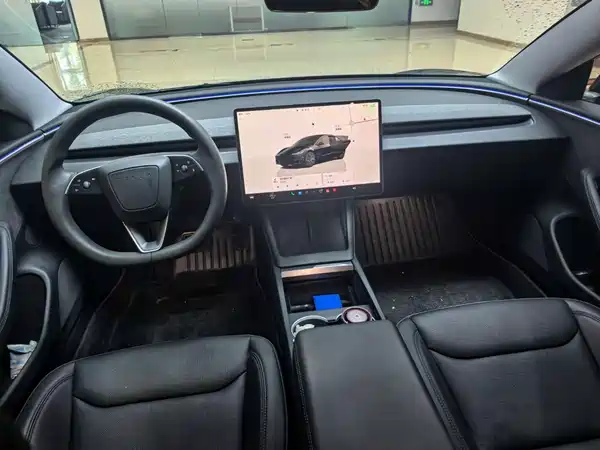 Tesla Model 3 2024