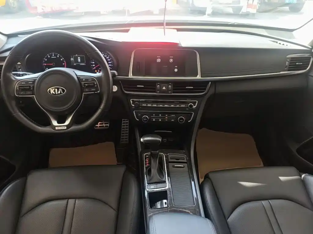 Kia K5 2017 — фото 10