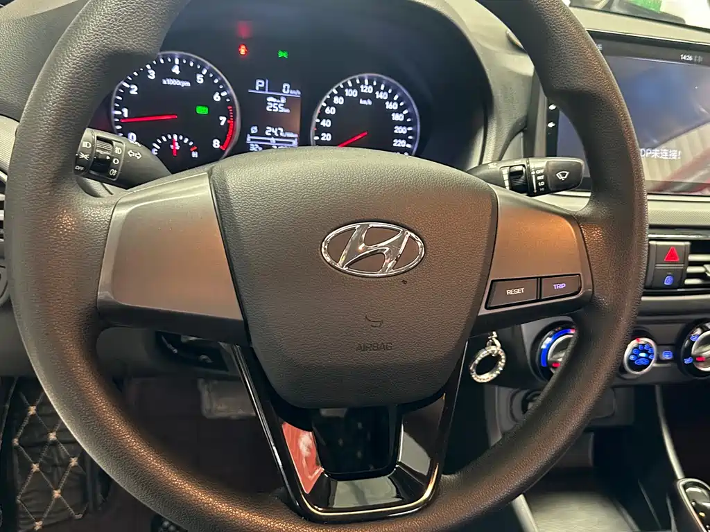 Hyundai Elantra 2019 — фото 14
