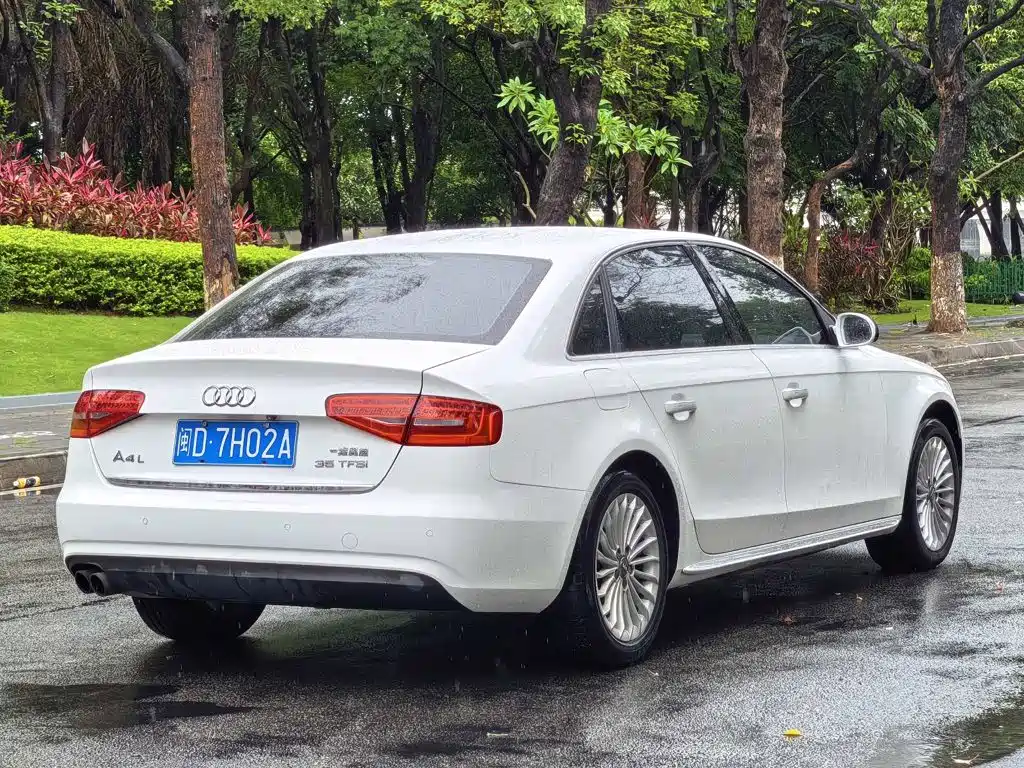Audi A4L 2016