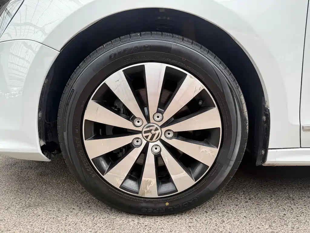 Volkswagen Sagitar 2018