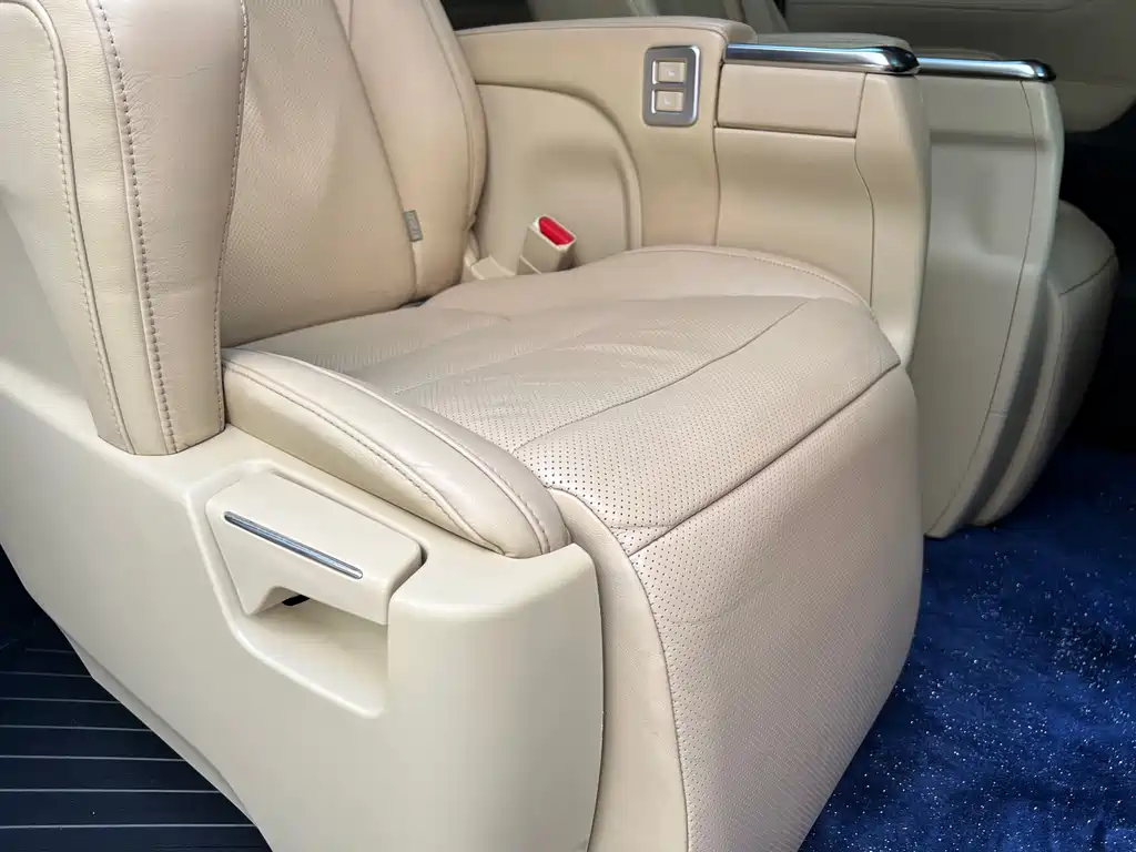 Toyota Alphard 2017 — фото 12