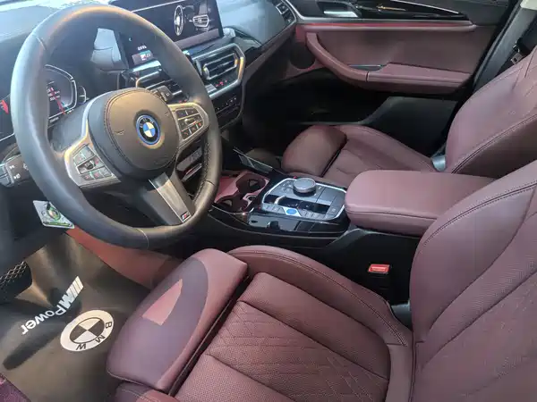 BMW iX3 2025
