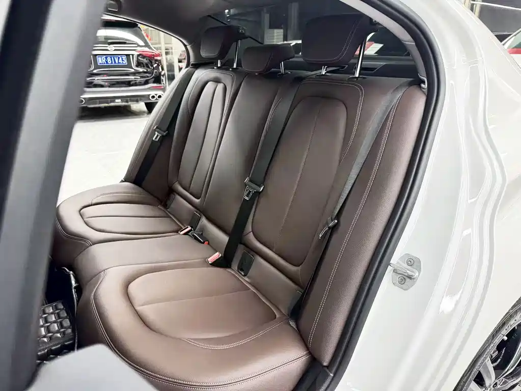 BMW 1 Series 2023 — фото 17