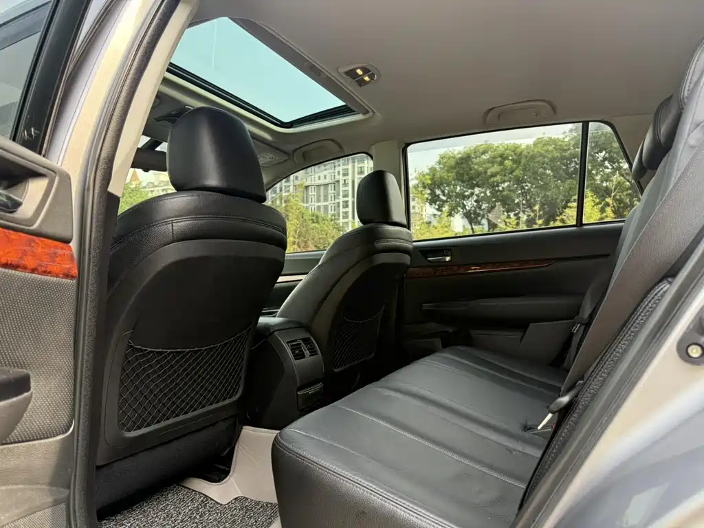 Subaru Outback 2010 — фото 18