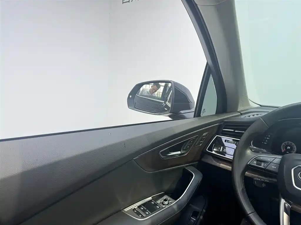 Audi Q7 2023 — фото 15
