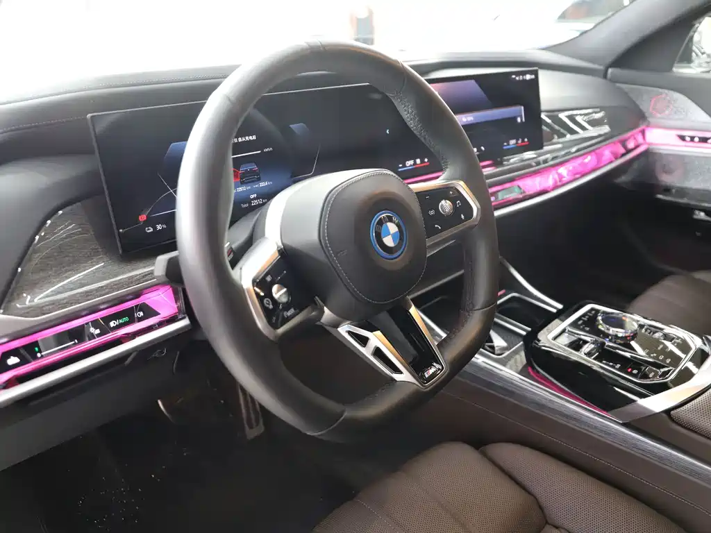 BMW i7 2025 — фото 8