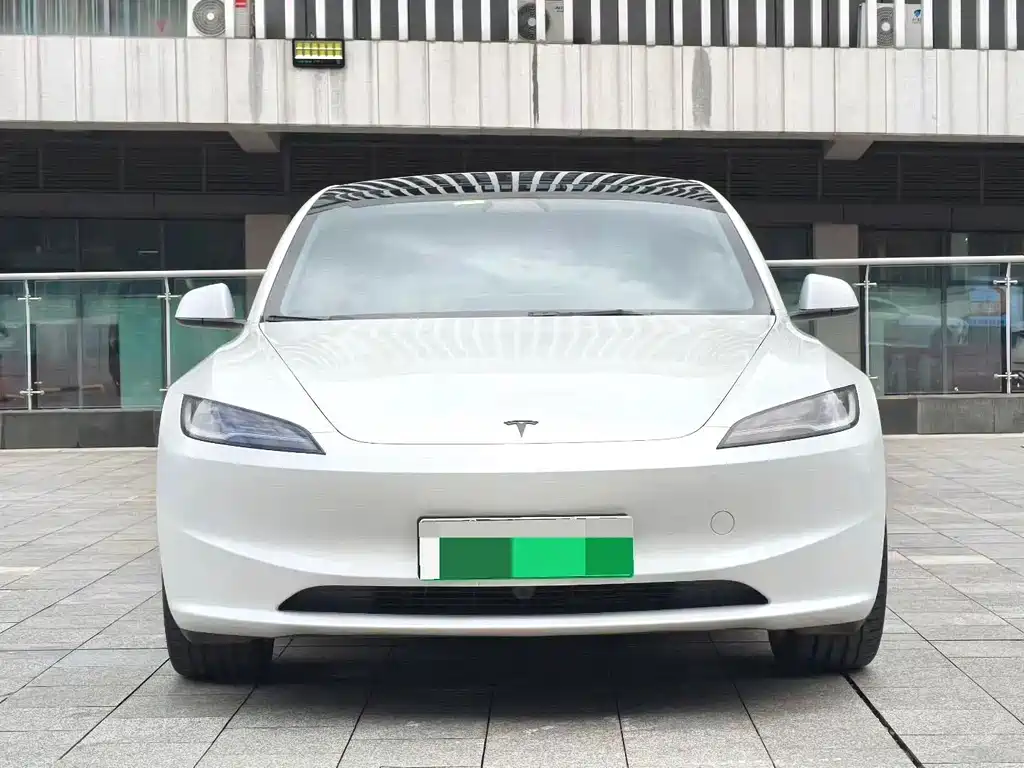 Tesla Model 3 2025 — фото 2