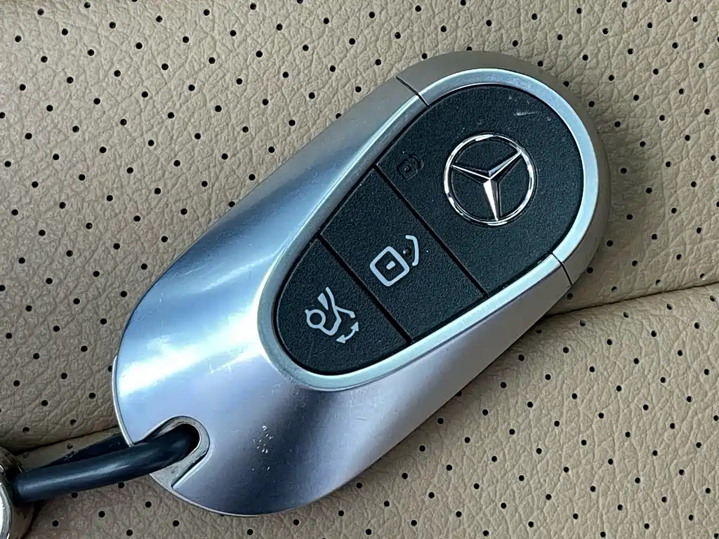 Mercedes-Benz E-Class 2024 — фото 15