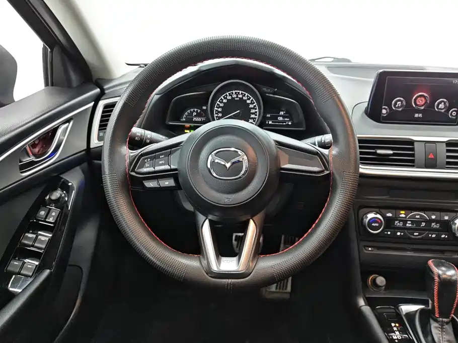 Mazda 3 Axela 2018 — фото 15