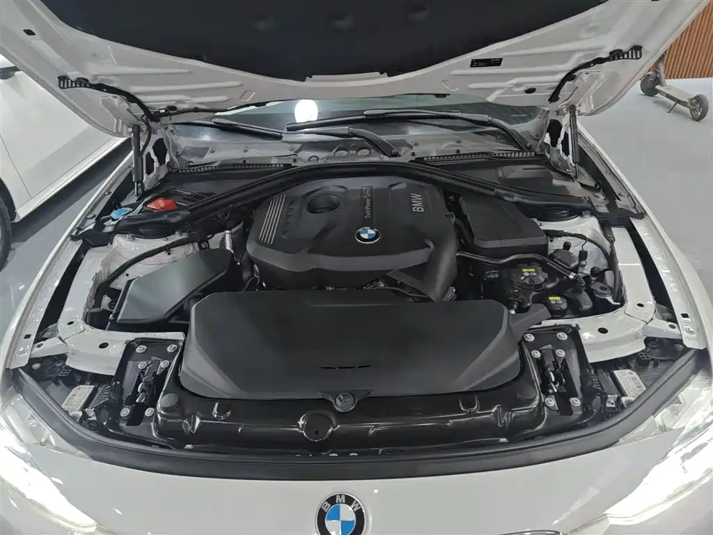 BMW 3 Series 2017 — фото 16