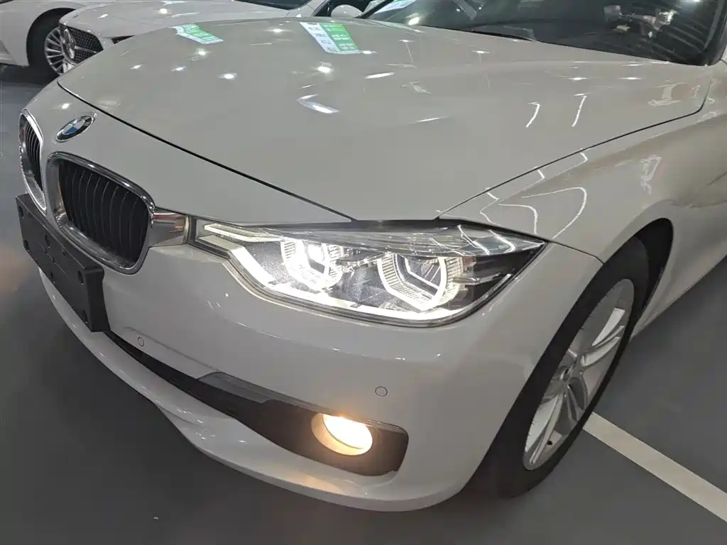 BMW 3 Series 2017 — фото 18