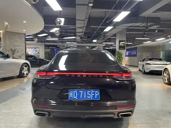 Porsche Panamera 2023