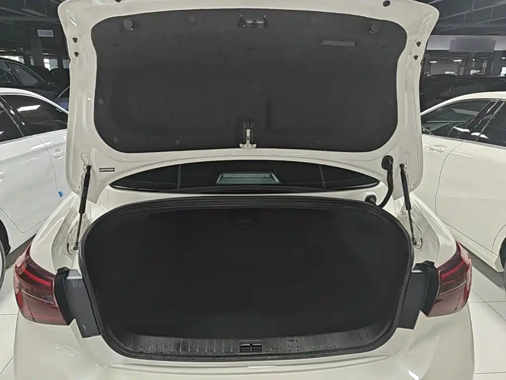 Infiniti Q50L 2018 — фото 19