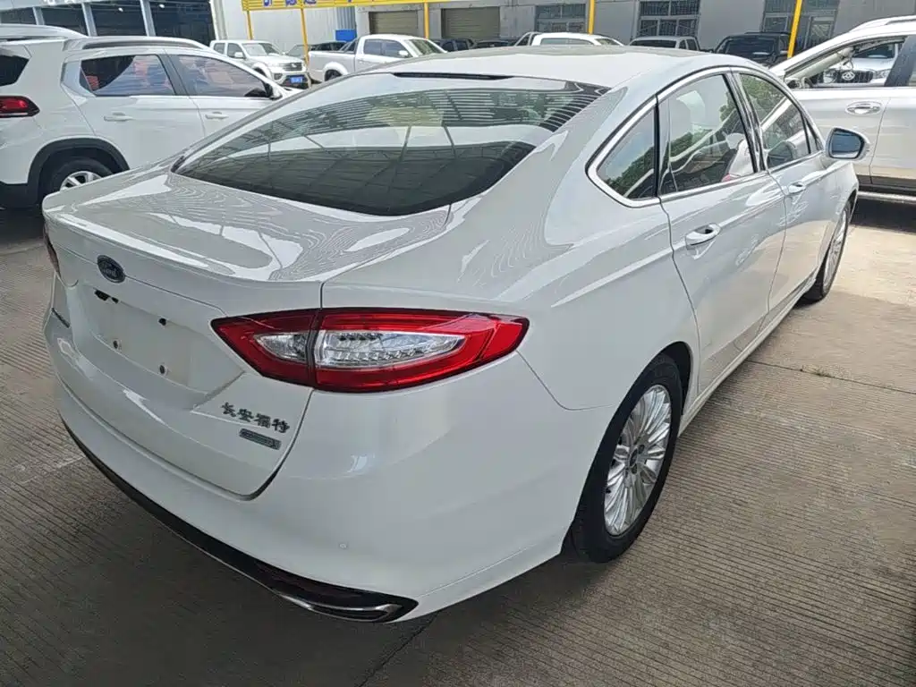 Ford Mondeo 2014 — фото 7