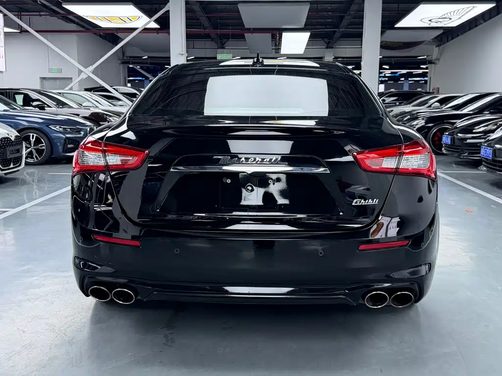 Maserati Ghibli 2019 — фото 19