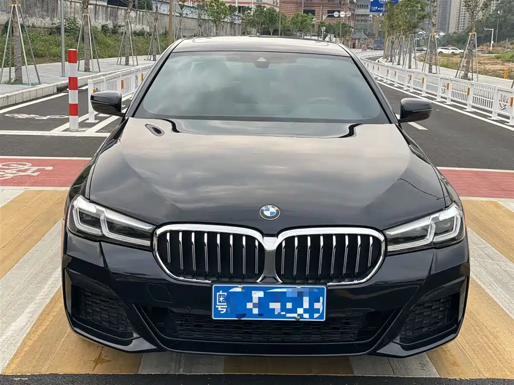BMW 5 Series 2022 — фото 12