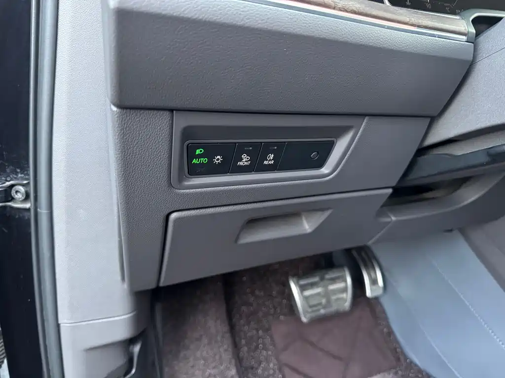 Volkswagen Touareg 2019 — фото 13