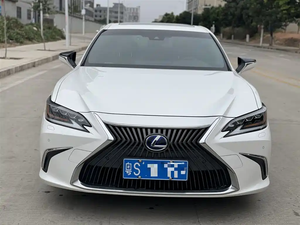 Lexus ES 2021 — фото 13