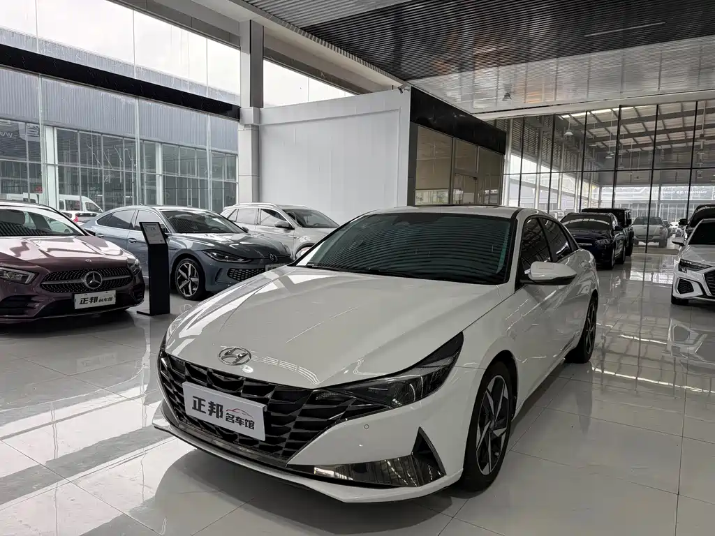 Hyundai Elantra 2022