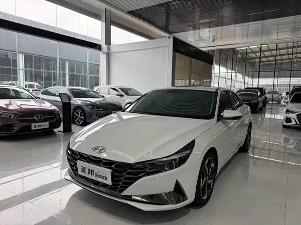 Hyundai Elantra 2022