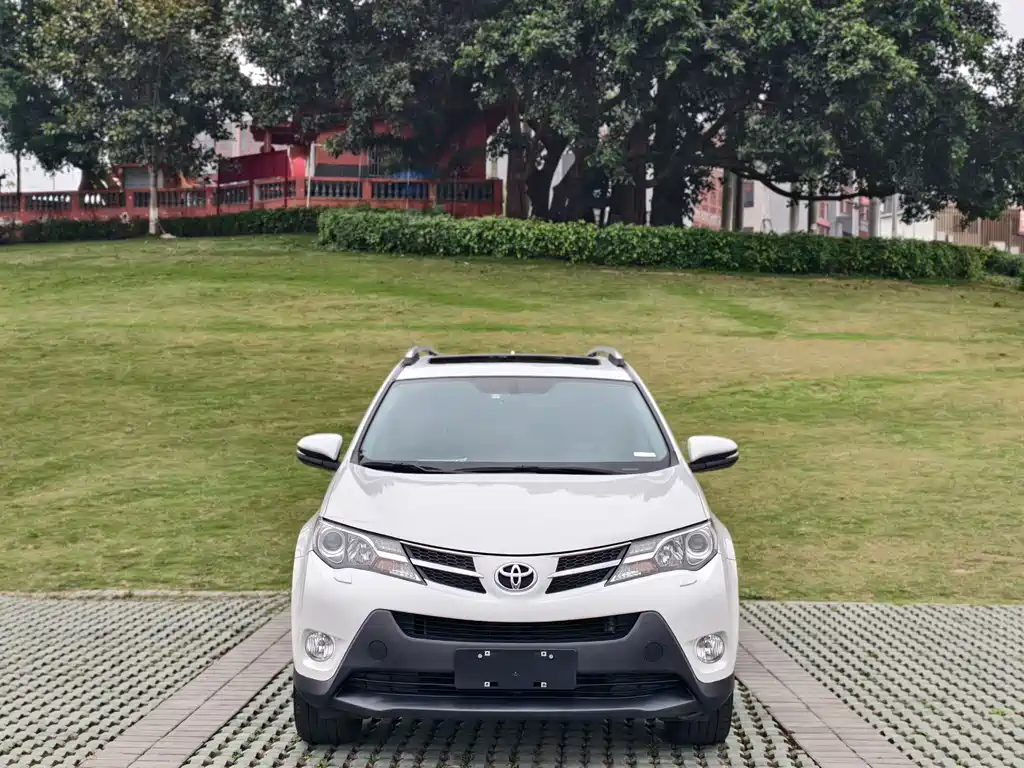 Toyota RAV4 2015 — фото 2
