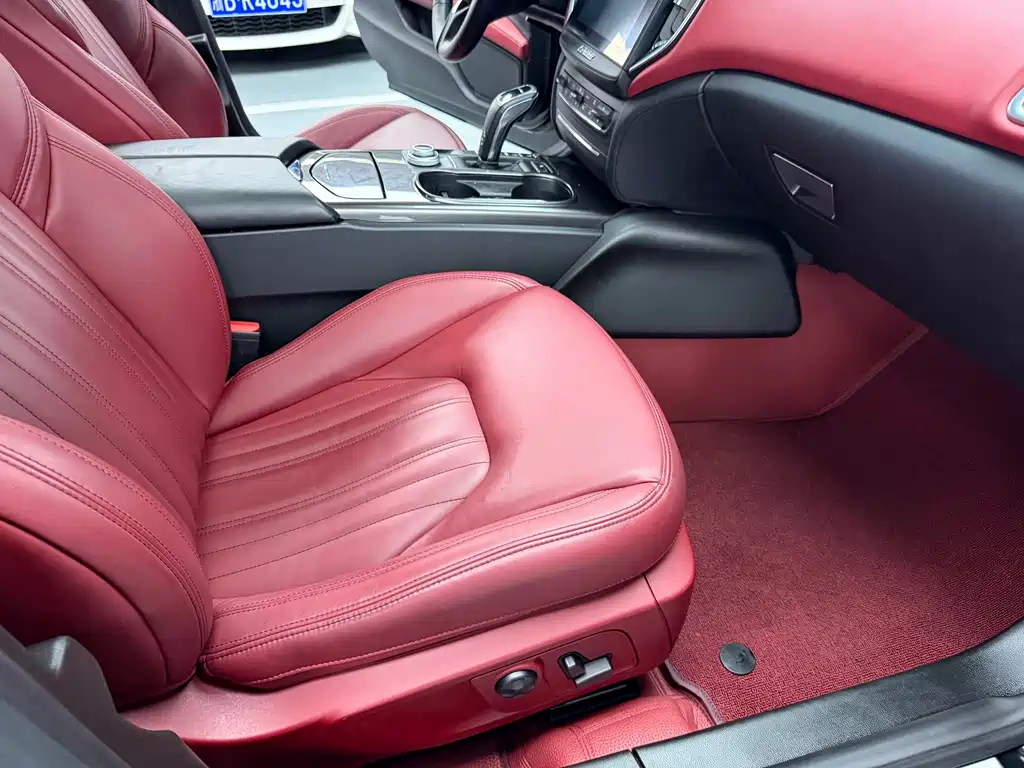Maserati Ghibli 2019 — фото 12