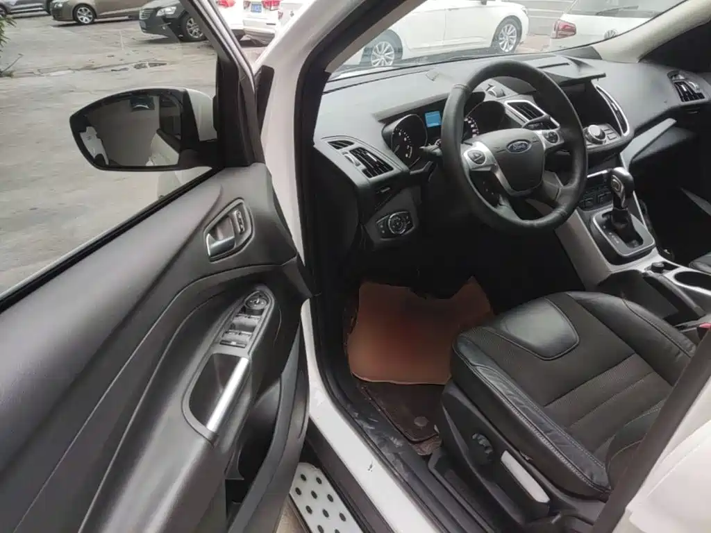 Ford Kuga 2015 — фото 16