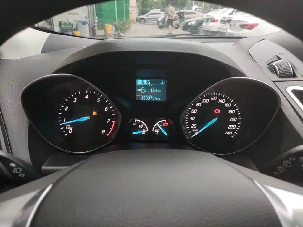 Ford Kuga 2015 — фото 12
