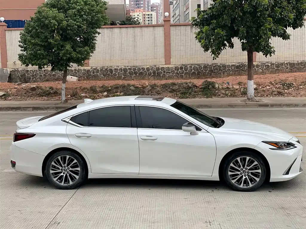Lexus ES 2021 — фото 14