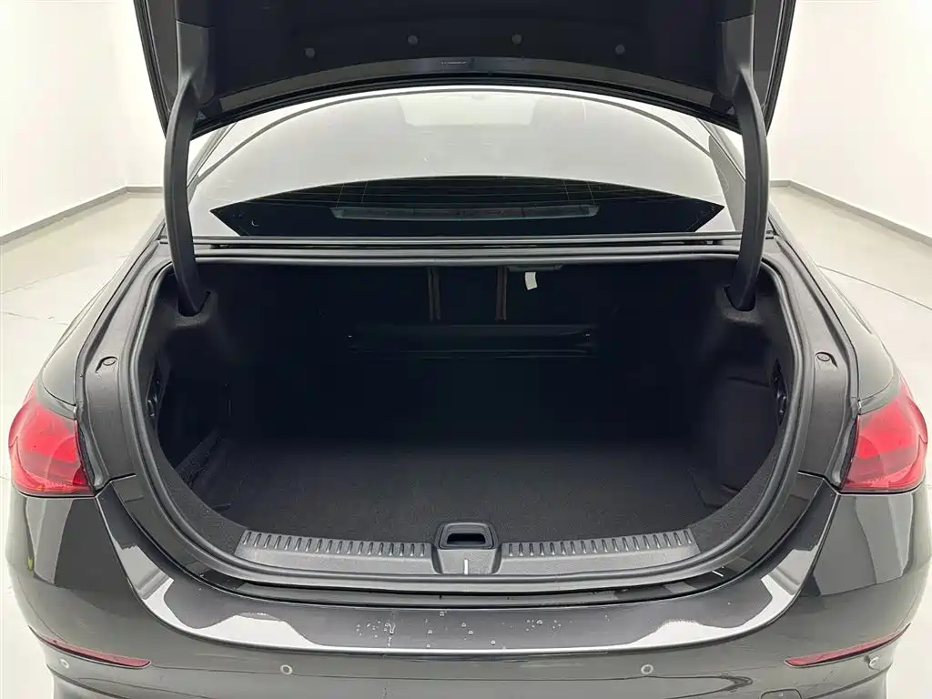 Mercedes-Benz E-Class 2025 — фото 27