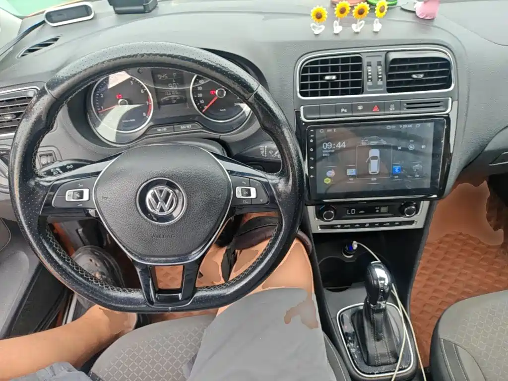 Volkswagen Polo 2015 — фото 10