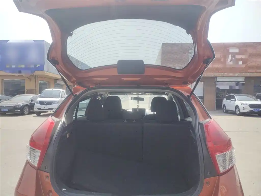 Toyota Yaris L 2016 — фото 19