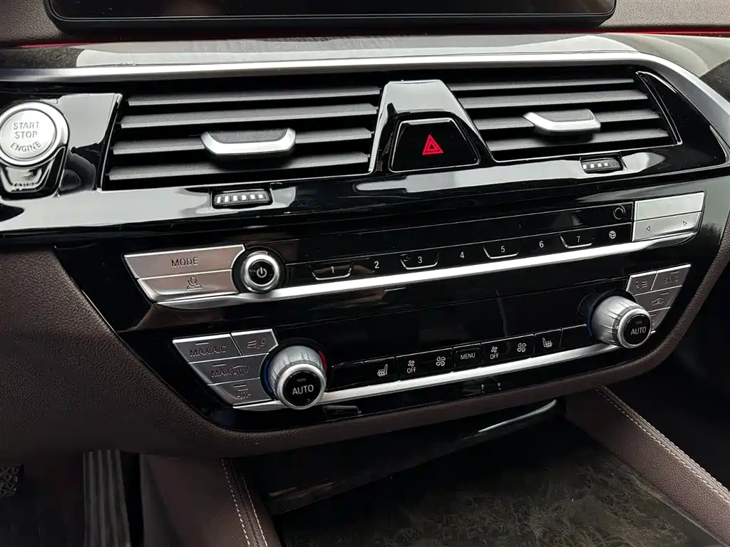 BMW 5 Series 2022 — фото 13