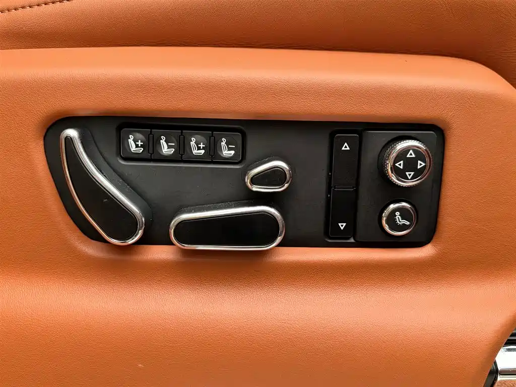 Bentley Bentayga 2017 — фото 19