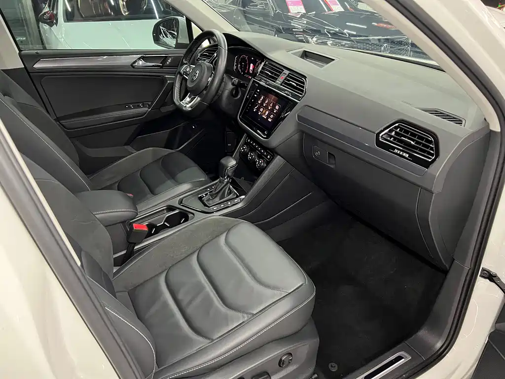 Volkswagen Tiguan L 2021 — фото 10