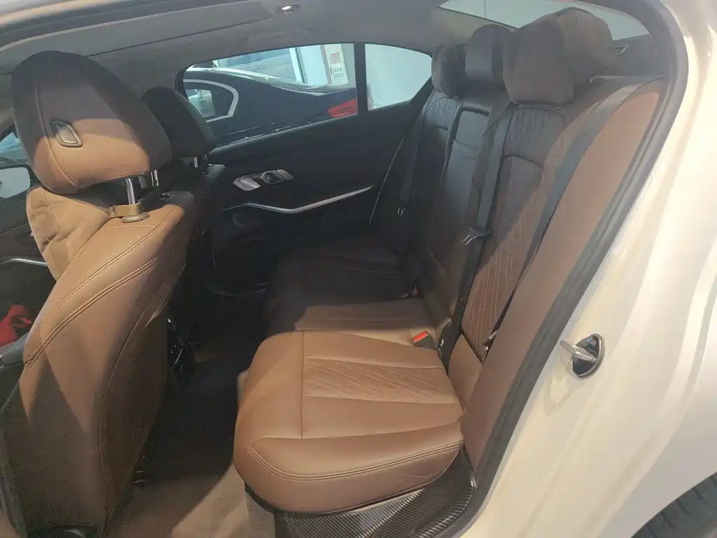 BMW 3 Series 2023 — фото 13