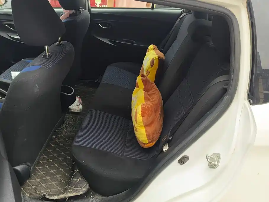 Toyota Yaris L 2018 — фото 10