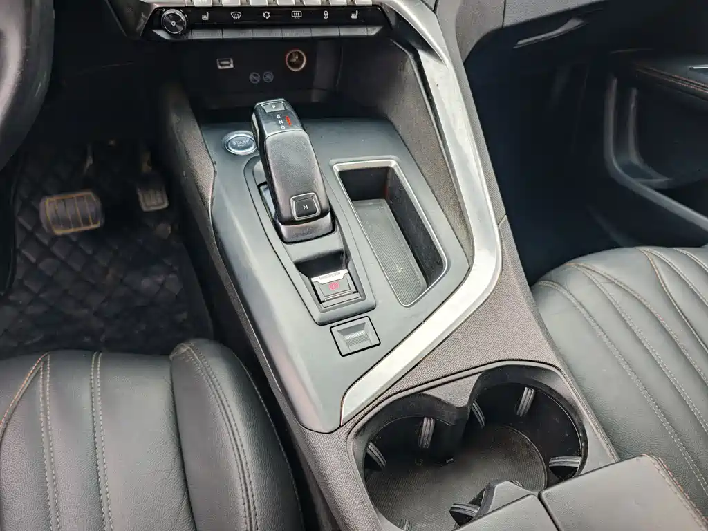 Peugeot 5008 2018 — фото 10